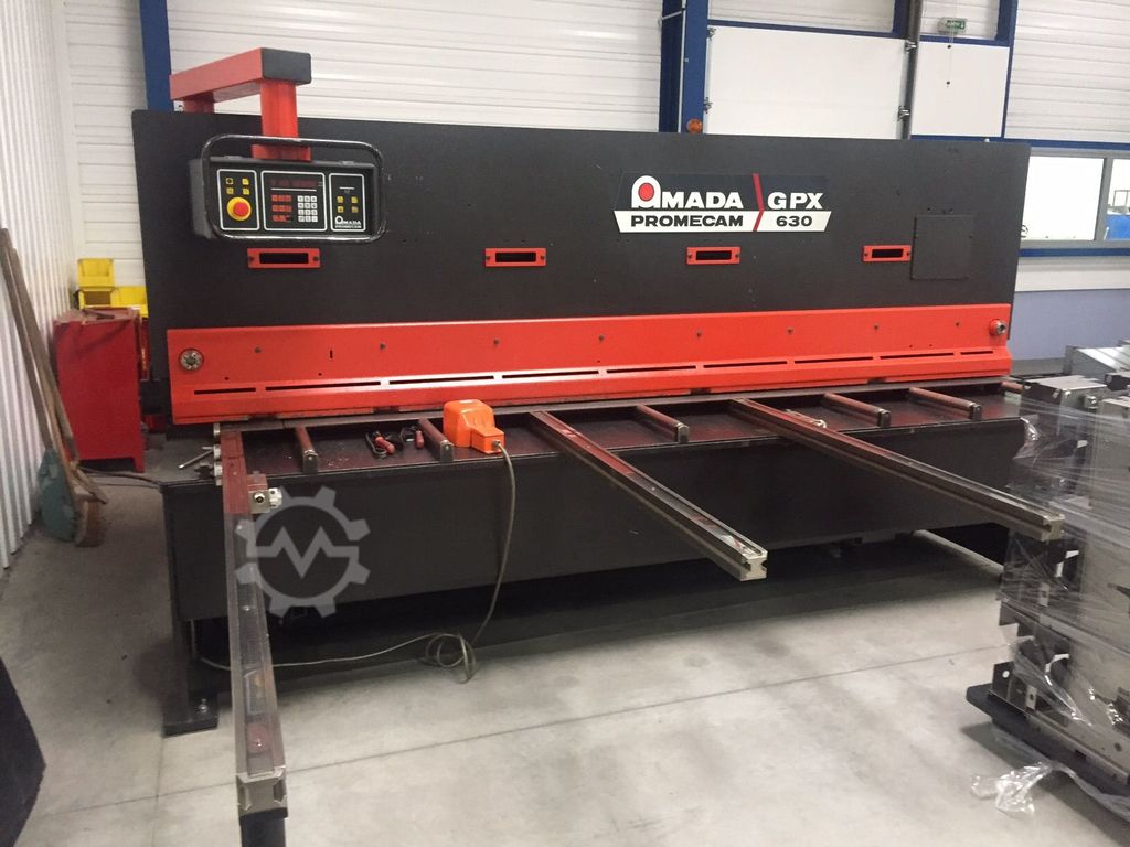 Máy cắt  tôn Amada